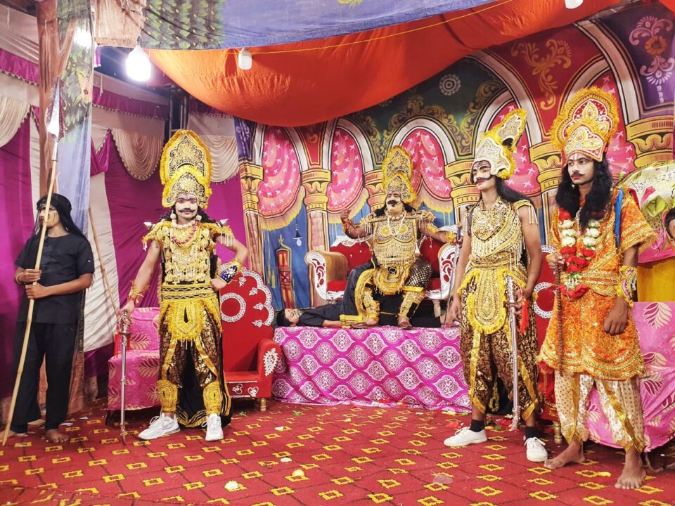 रावण का किरदार देखने के लिए धार्मिक रामलीला में उमड़ा जनसैलाब