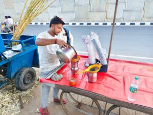 शुद्ध व ताजे गन्ने के जूस ने सांकरौद के गोविन्दा को दिलायी अलग पहचान